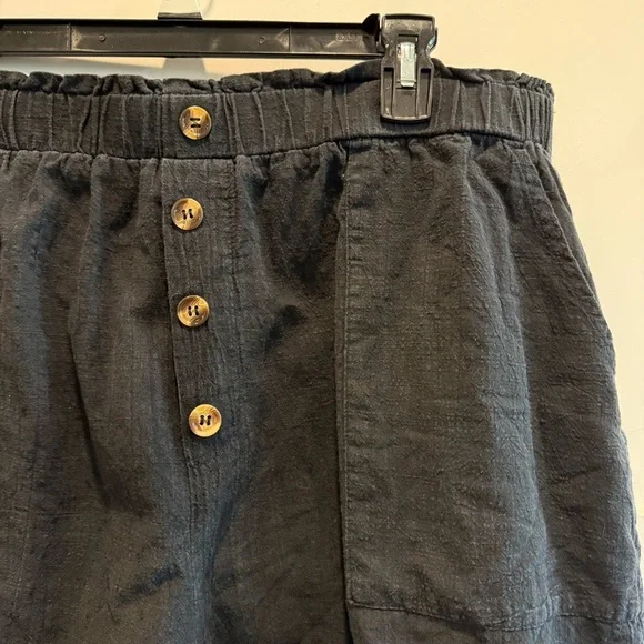 SHEIN Black High Waist Buttoned Shorts - Picture 3 of 5